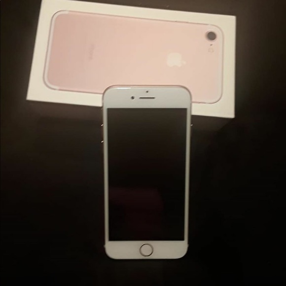 iPhone 7 - Picture 3 of 3